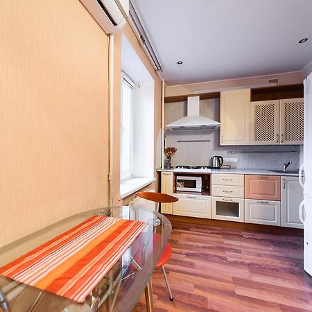 Apartment On Hryhoriia Chuprynky Kiev Exterior foto