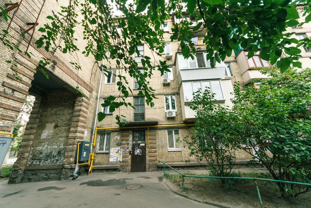 Apartment On Hryhoriia Chuprynky Kiev Exterior foto